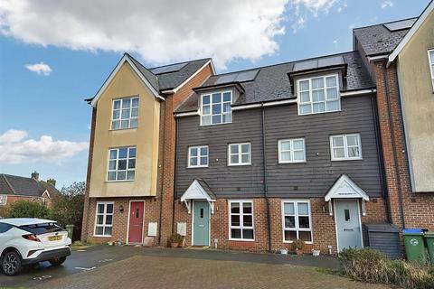 3 bedroom terraced house to rent, Prothero Close, Aylesbury