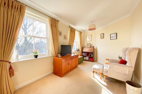 1 bedroom apartment for sale, Nelson Court, Glen View, Gravesend, Kent, DA12