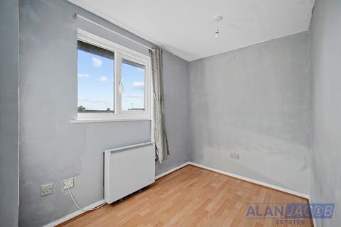 1 bedroom flat for sale, Vignoles Road, Romford RM7