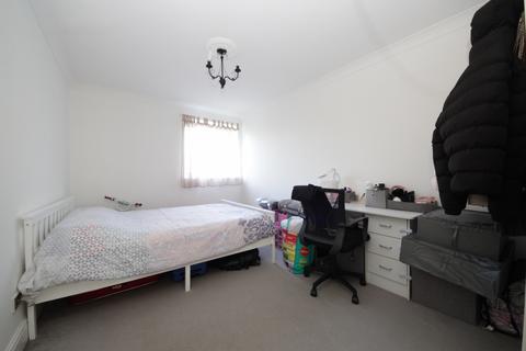 2 bedroom flat to rent, Waverley Road, EN2