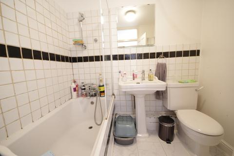 2 bedroom flat to rent, Waverley Road, EN2