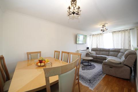 2 bedroom flat to rent, Waverley Road, EN2