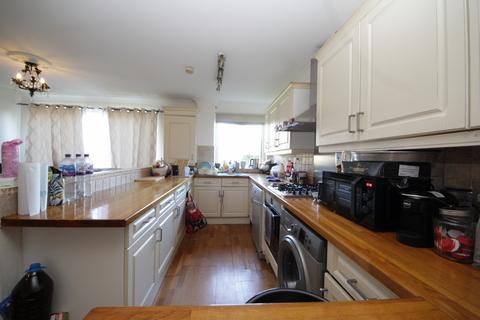 2 bedroom flat to rent, Waverley Road, EN2