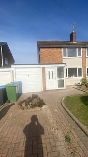 3 bedroom semi-detached house to rent, Wood Avenue, Coven WV9