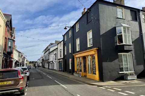 Shop for sale, 31 Castle Street, Beaumaris