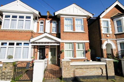 2 bedroom flat to rent, Burton Road, Kingston Upon Thames