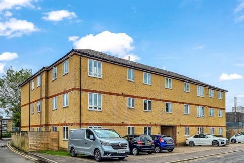 2 bedroom flat for sale, Waltham Cross EN8