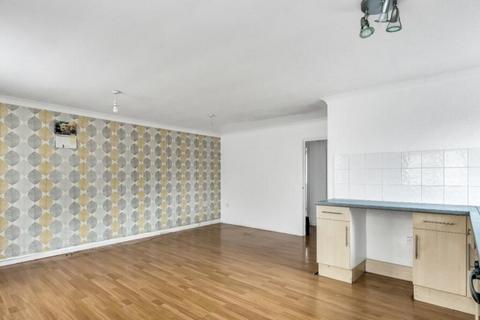 2 bedroom flat for sale, Waltham Cross EN8