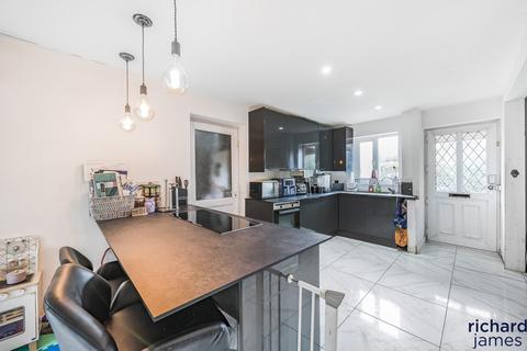 97 Boundary Close, Kingsdown, Swindon, SN2 7TG