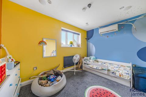 97 Boundary Close, Kingsdown, Swindon, SN2 7TG