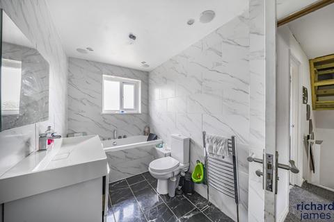 97 Boundary Close, Kingsdown, Swindon, SN2 7TG