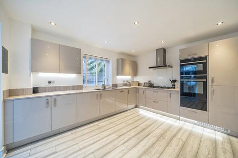 19 Minerva Heights, Blunsdon, Swindon, SN26 8AB