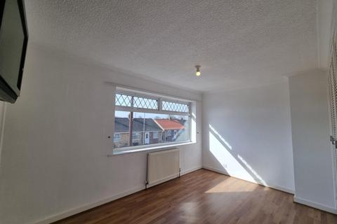 2 bedroom semi-detached house to rent, Sextant Road, Beverley Road. Hull