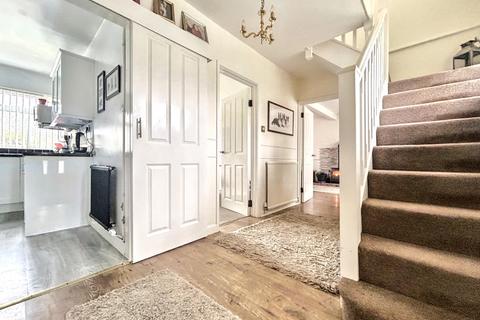 3 bedroom detached house for sale, Sutton Park, Blunsdon, SN26 7BA