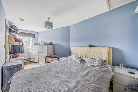 40 Alnwick, Toothill, Swindon, SN5 8JJ