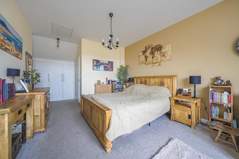 76 Coronel Close, Swindon, SN3 4FW