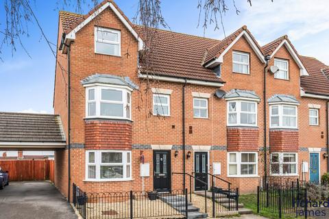 4 bedroom terraced house for sale, St Austell Way, Swindon, SN2