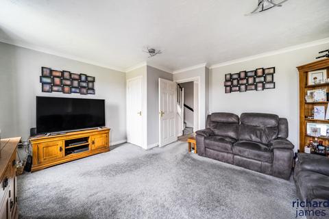 4 bedroom terraced house for sale, St Austell Way, Swindon, SN2