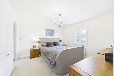 44 Woodvale Kingsway, Quedgeley, Gloucester, GL2 2BE