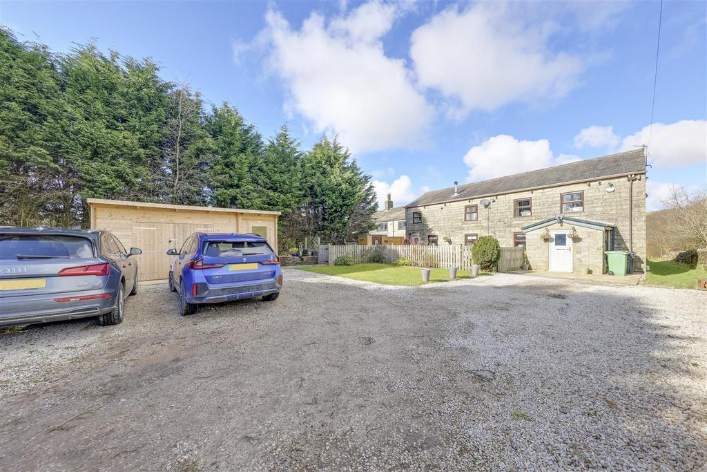 Driveway with Garage Store / Workshop