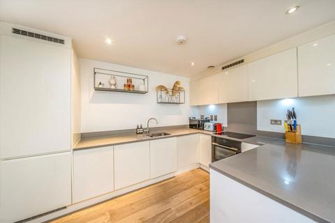 2 bedroom flat for sale, Bicycle Mews, London SW4