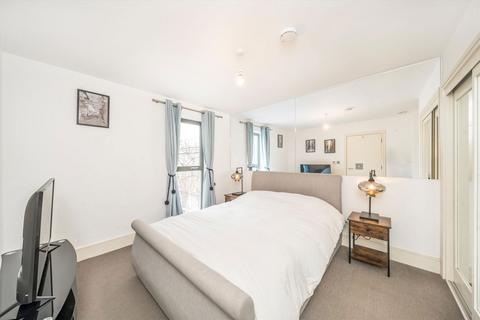 2 bedroom flat for sale, Bicycle Mews, London SW4