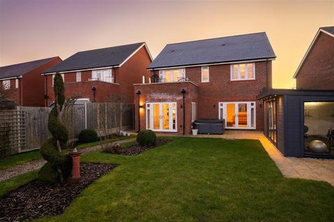 4 bedroom detached house for sale, Leonards Gate, Aylesbury HP18