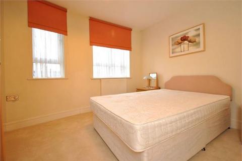 2 bedroom flat to rent, Parkwest Apartments, W5