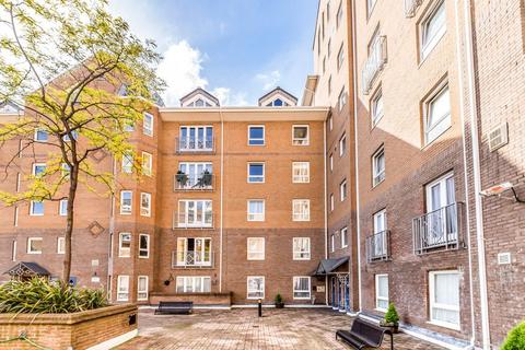 2 bedroom flat to rent, Westferry Road, London E14