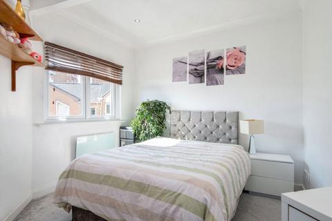 2 bedroom flat to rent, Westferry Road, London E14