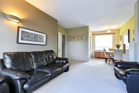 3 bedroom flat for sale, Thornton Court, Cambridge CB3