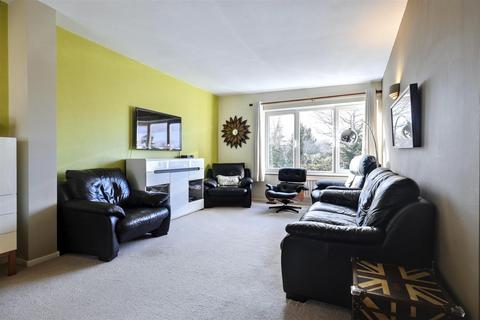 3 bedroom flat for sale, Thornton Court, Cambridge CB3