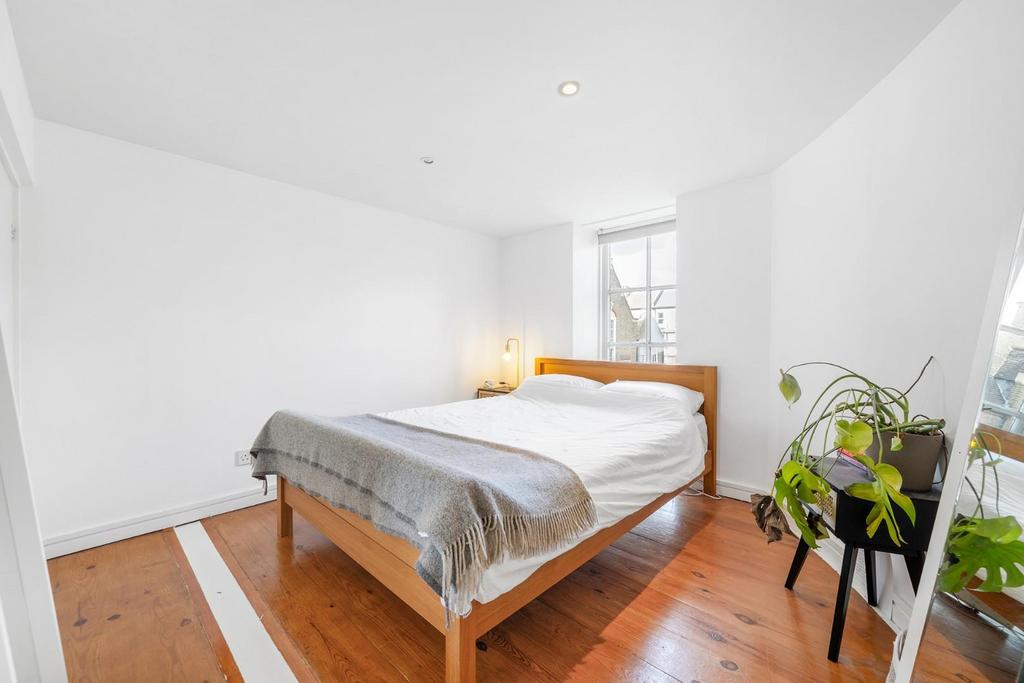 Bedroom 1.jpg