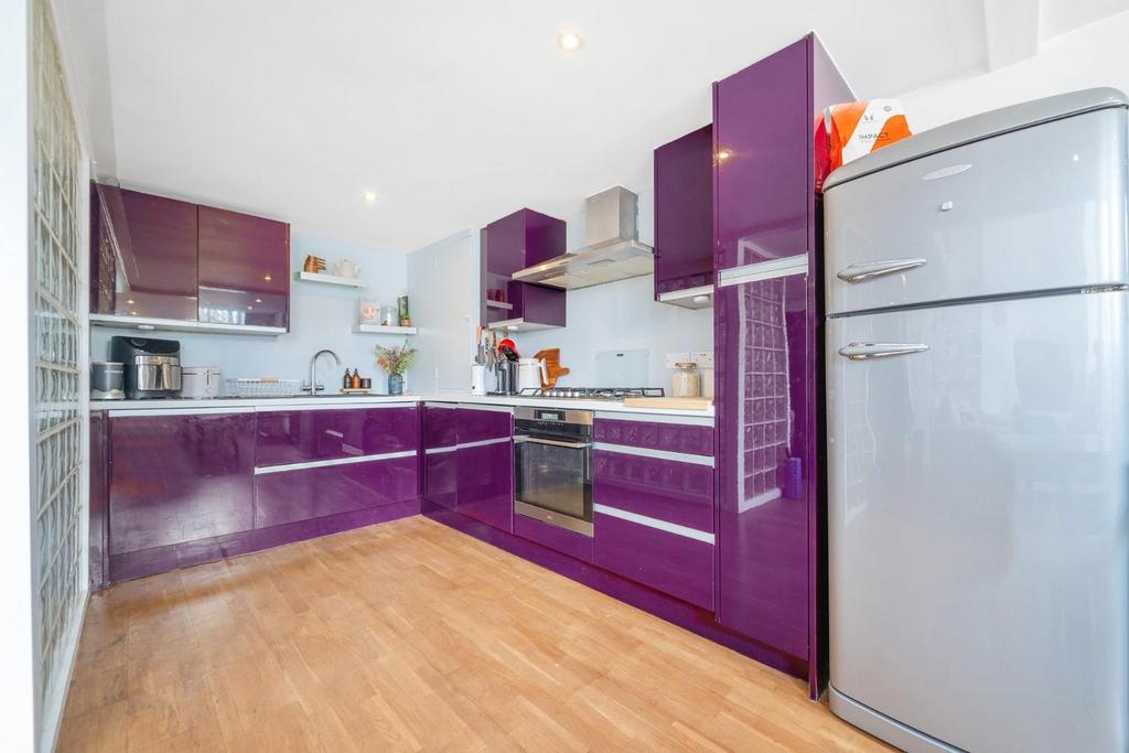 Kitchen 2.jpg