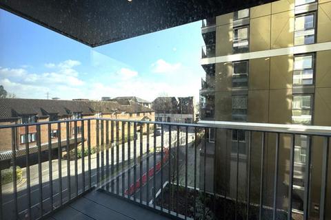 1 bedroom flat to rent, Eden Grove, Staines TW18
