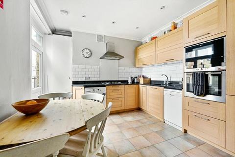 4 bedroom flat for sale, Trouville Road, Clapham