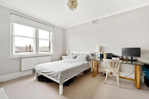 4 bedroom flat for sale, Trouville Road, Clapham