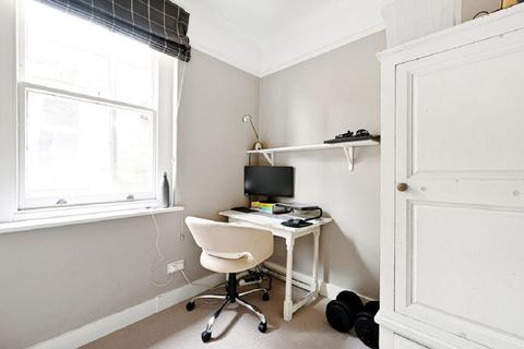 4 bedroom flat for sale, Trouville Road, Clapham