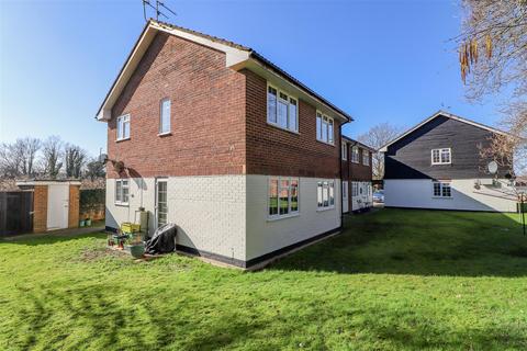 14 Wickhurst Gardens, Broadbridge Heath, Horsham, RH12 3LE