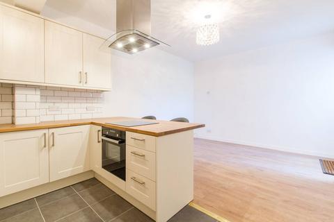 2 bedroom flat for sale, Wood Street, Walthamstow, London, E17