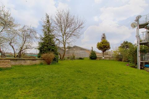 2 bedroom flat for sale, Wood Street, Walthamstow, London, E17