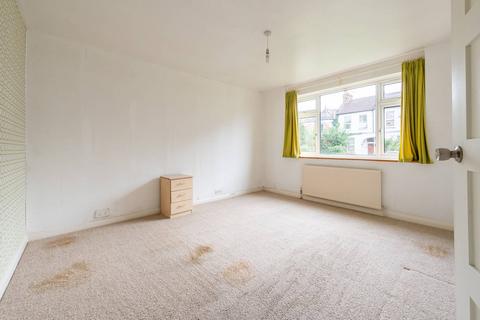 3 bedroom flat to rent, Newnham Road, Wood Green, London, N22