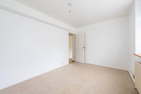 3 bedroom flat to rent, Newnham Road, Wood Green, London, N22