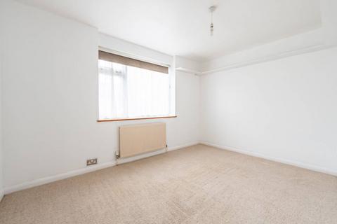 3 bedroom flat to rent, Newnham Road, Wood Green, London, N22