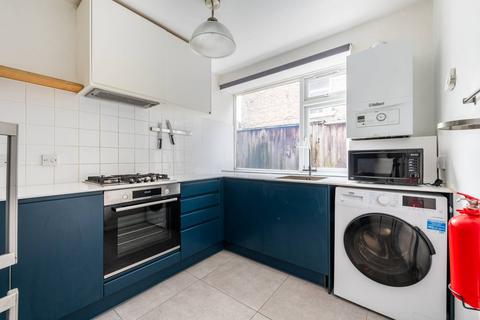 3 bedroom flat to rent, Newnham Road, Wood Green, London, N22