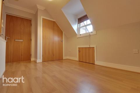 Studio to rent, William Hunter Way, BRENTWOOD