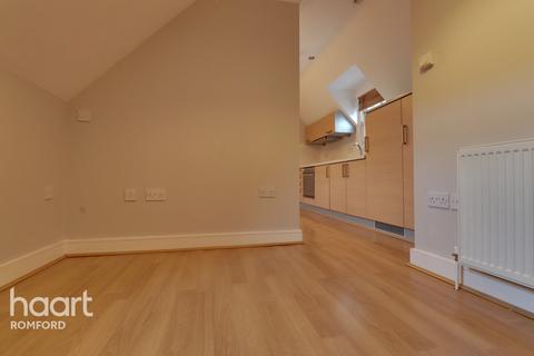 Studio to rent, William Hunter Way, BRENTWOOD