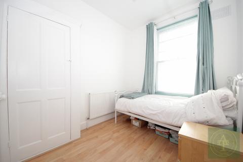 2 bedroom flat for sale, Belsize Avenue, N13