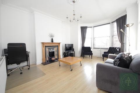 2 bedroom flat for sale, Belsize Avenue, N13