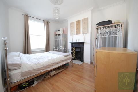 2 bedroom flat for sale, Belsize Avenue, N13
